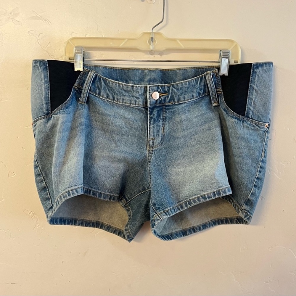 Isabel Maternity Light Wash Midi Denim Shorts Size 8
